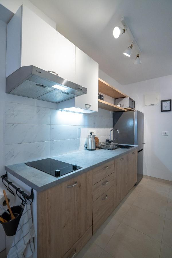 Vincent Studio Apartment Rijeka Bagian luar foto